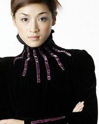 何艳的照片,光影中的美丽瞬间